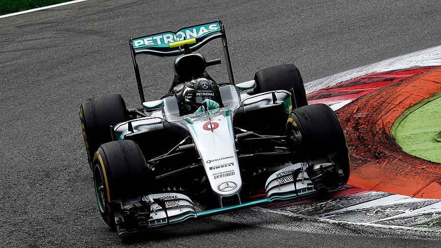 Singapur da pole Rosberg in! Sezonun 15. yarışı pazar günü!